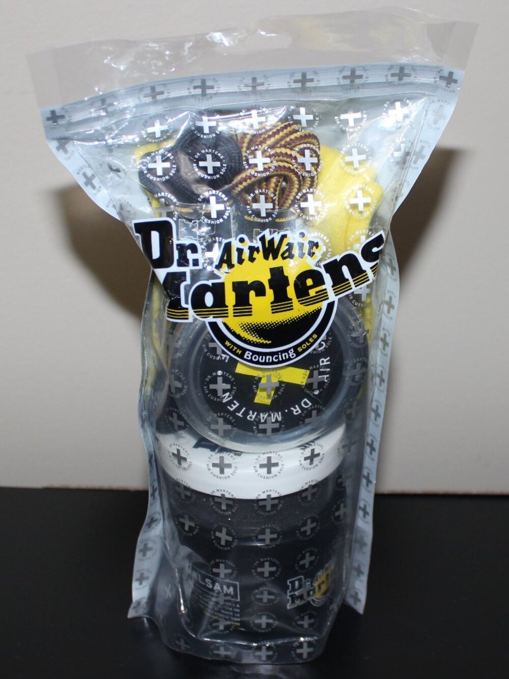 3/$88❤️Dr. Martens Shoe Care Kit Wonder Balsam, Dubbin, Polishing Cloth, 2xLaces